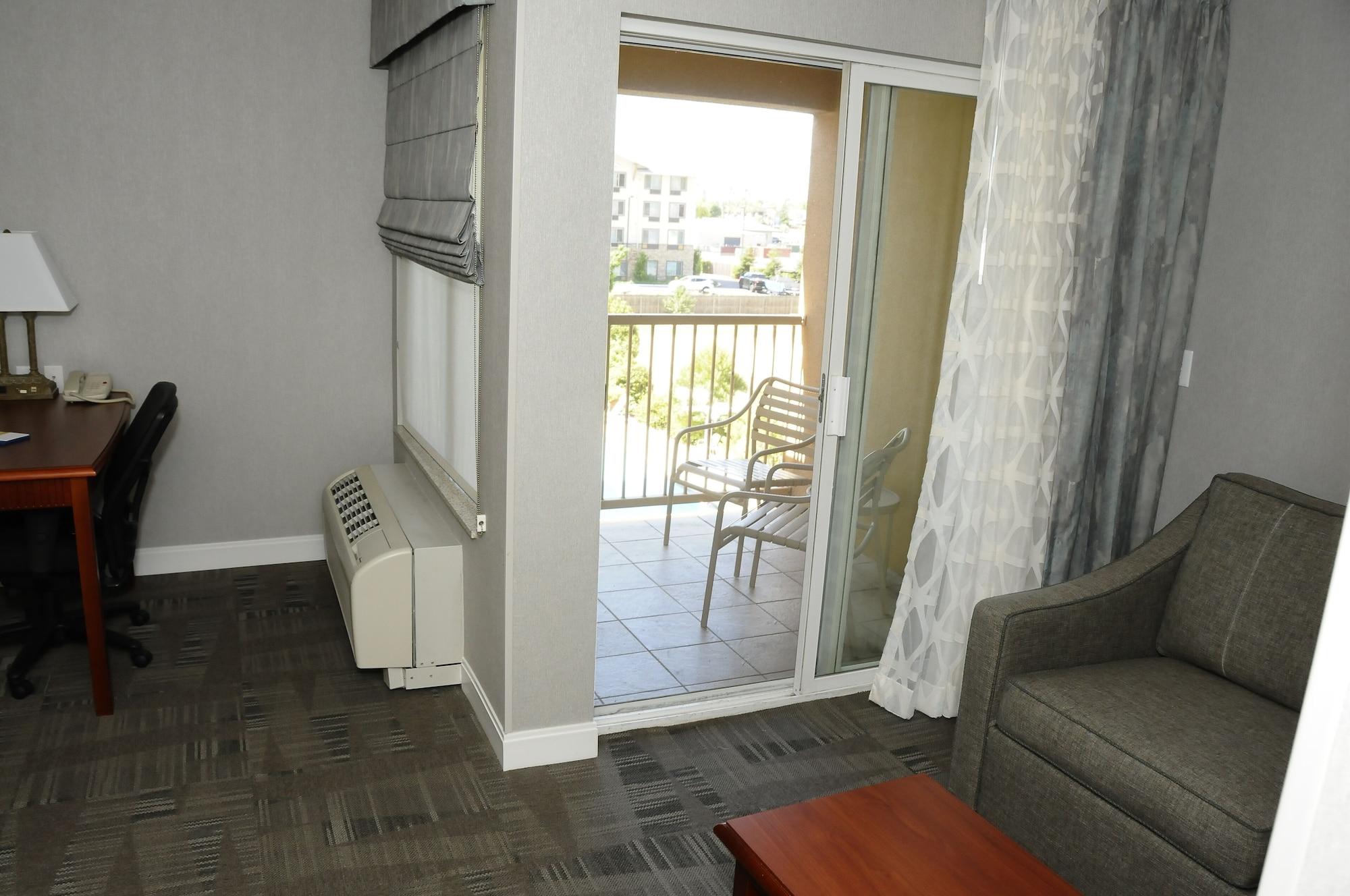 Hampton Inn & Suites Redding Exterior photo