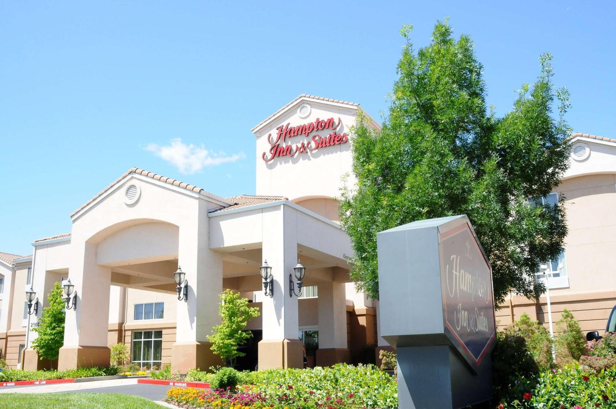 Hampton Inn & Suites Redding Exterior photo